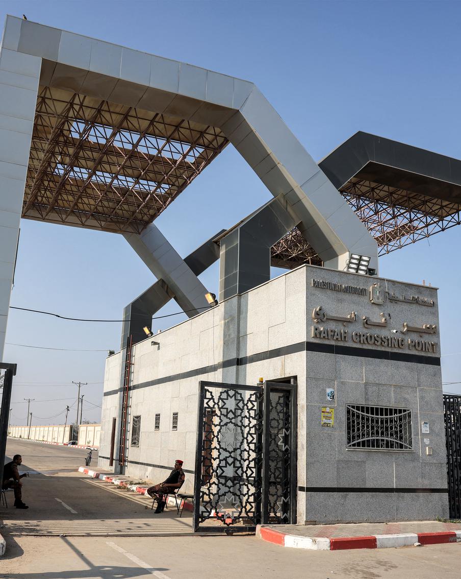 КПП "Рафах" в среду пересекли 107 россиян и членов их семей