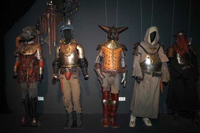 Оружие на выставке к юбилею Алексея Германа убрали подальше от рук посетителей