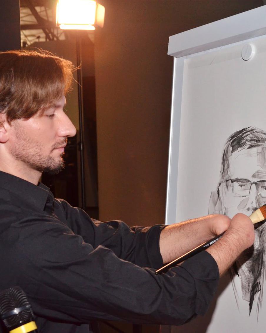 Художник без кистей идеально владеет кистью. Он живёт полной жизнью, снимается в кино и поёт.