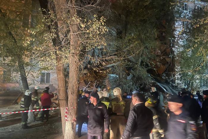 "Я увидел в комнате трещину – и набрал 112": в Астрахани герой спас более 200 человек