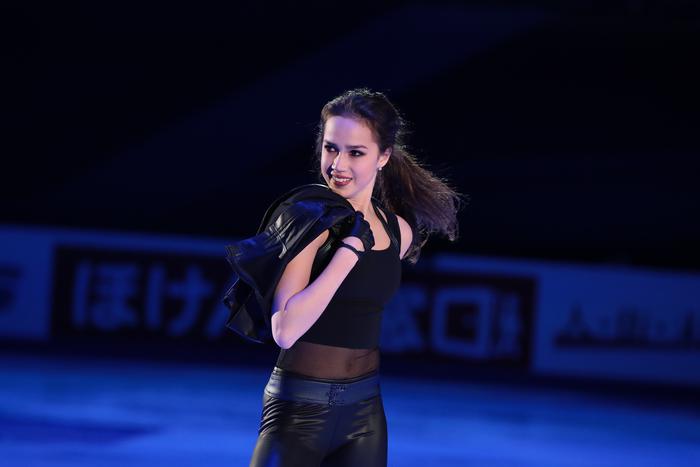 Фигуристка Алина Загитова презентовала свою коллекцию одежды