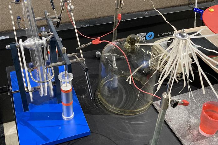 Как физика может заинтересовать ребёнка и взрослого, рассказали авторы занимательной книги