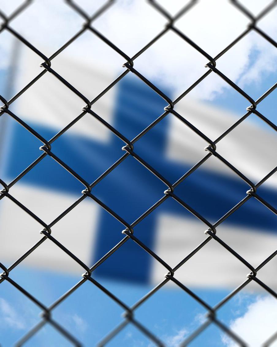 Финские военные подключились к возведению барьера на границе с Россией