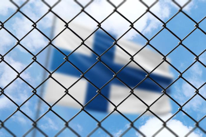 Финские военные подключились к возведению барьера на границе с Россией