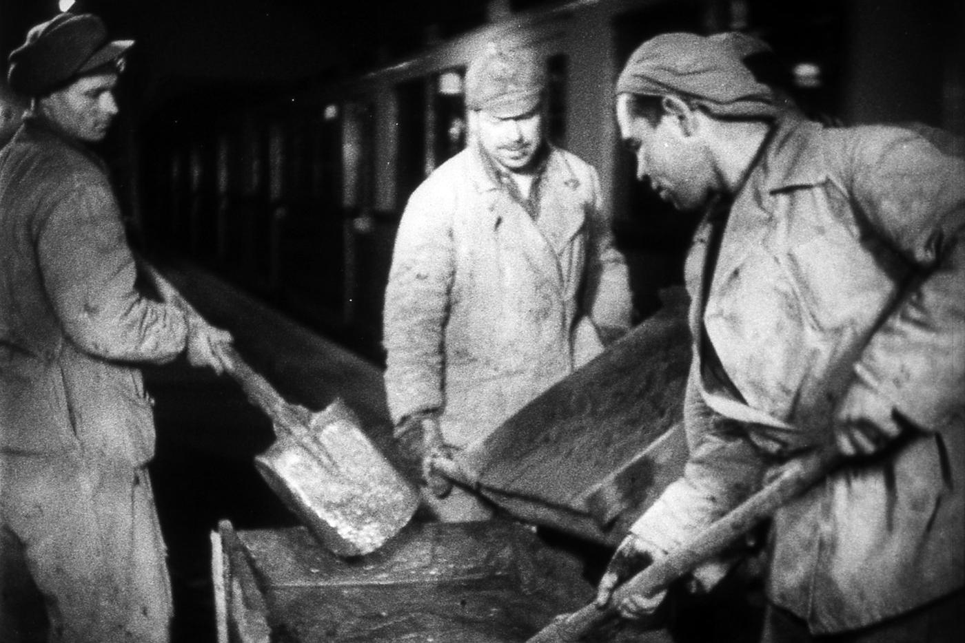 Кадры строительства станции метро "Павелецкая" радиальная незадолго до открытия.