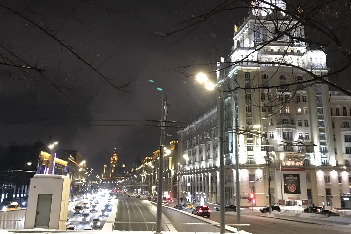 Москвичей предупредили о рекордно низком атмосферном давлении в пятницу