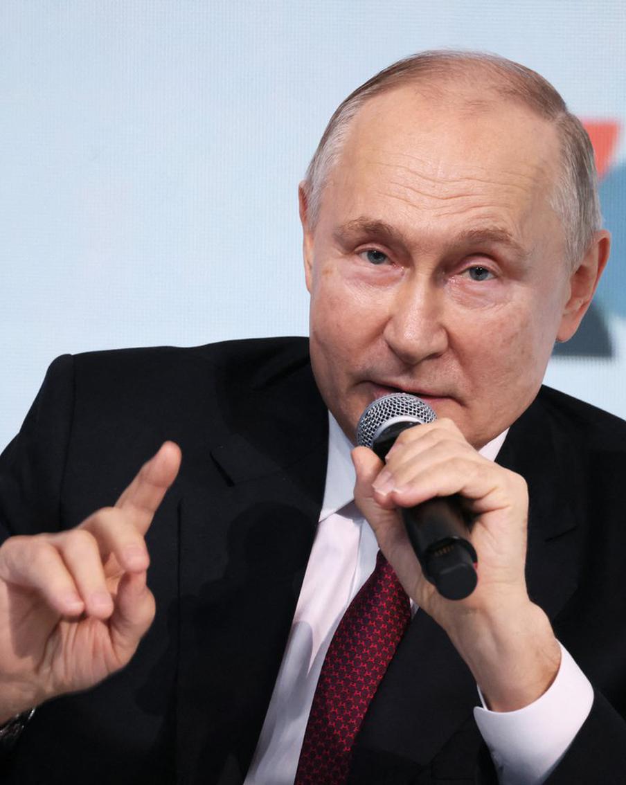 Путин поздравил работников транспортной отрасли