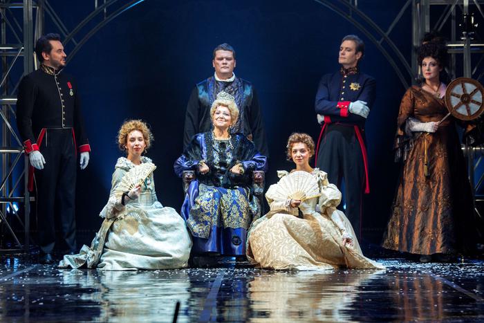 Валентина Талызина вышла на сцену в новой роли. Она – графиня, которая никому не расскажет тайну трёх карт