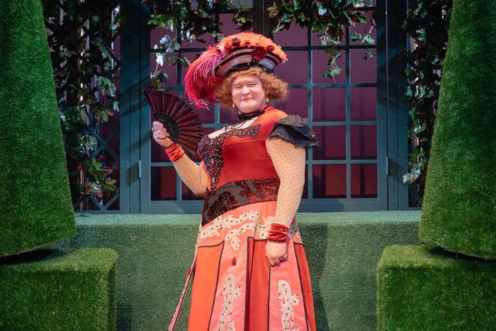 Тётя Таня из "Спокойной ночи, малыши!" стала донной Розой. Театр на Трубной представил премьеру