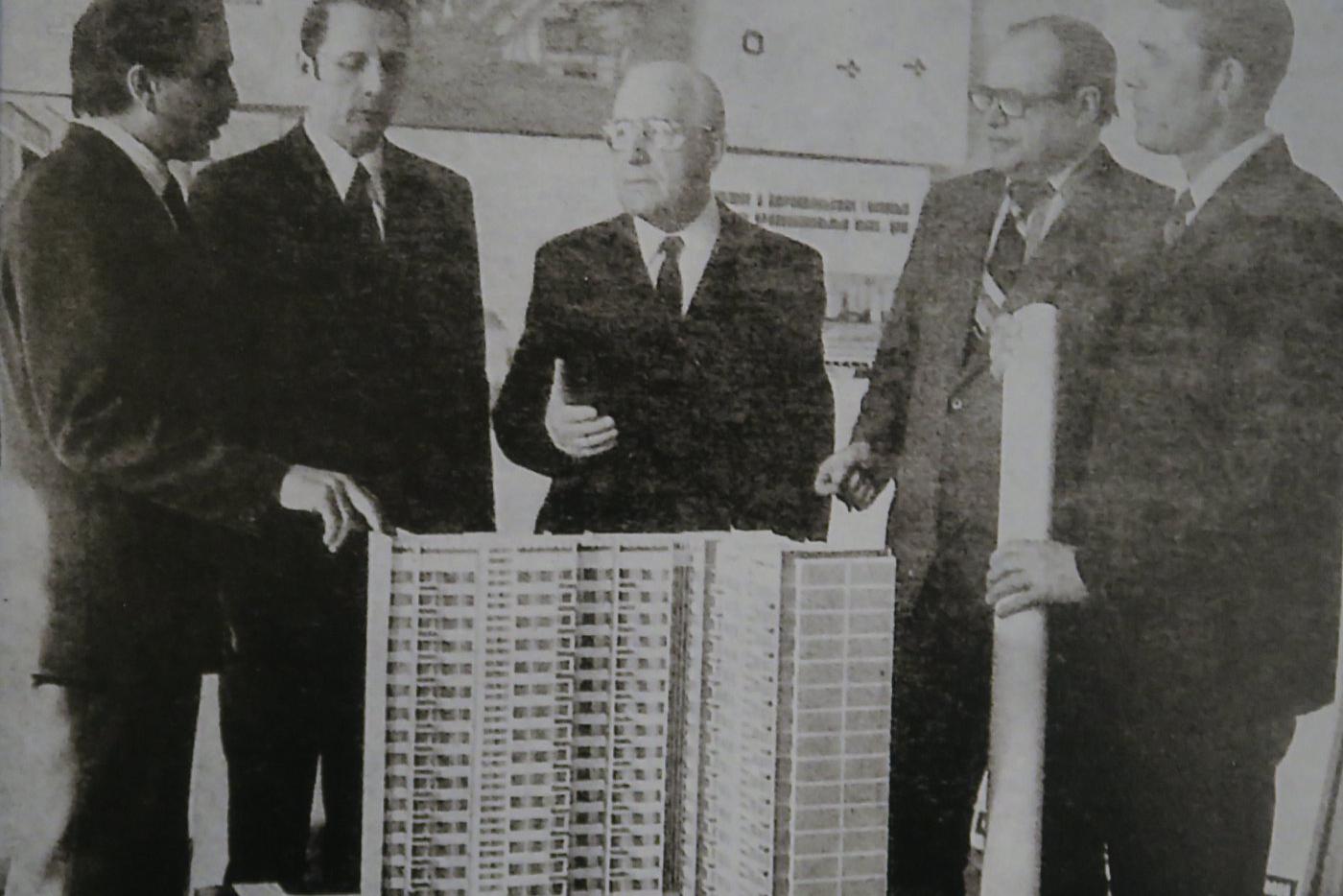 Создателями панельных домов серии П-3 стали лауреаты Ленинской премии в области науки и техники – слева направо: Абрам Биргер, Виктор Объедков, Лев Дюбек, Андрей Самсонов, Николай Жигаев