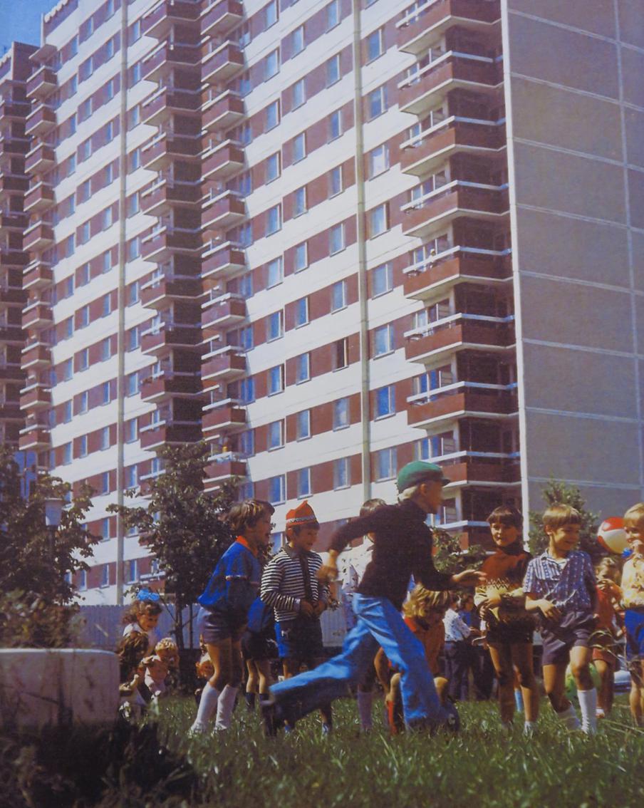 Магазин «Зенит». Жилой дом серии П-22/16 был построен на основе секции П-3.