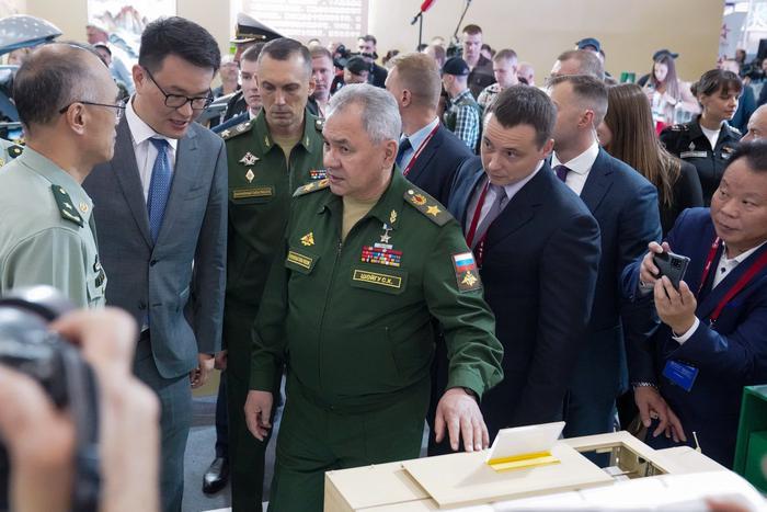 Шойгу рассказал о поставках вооружения в российскую армию