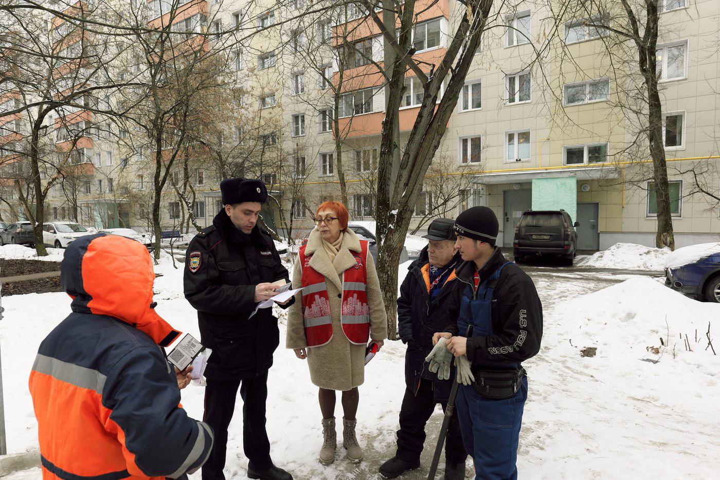 Жители Москвы наводят порядок на улицах города