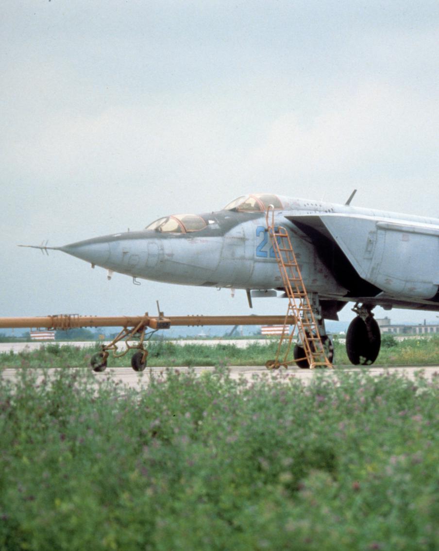 Умер лётчик, который в 1976 году угнал МиГ-25 в Японию. Эксперт рассказал, как это отразилось на советском авиапроме