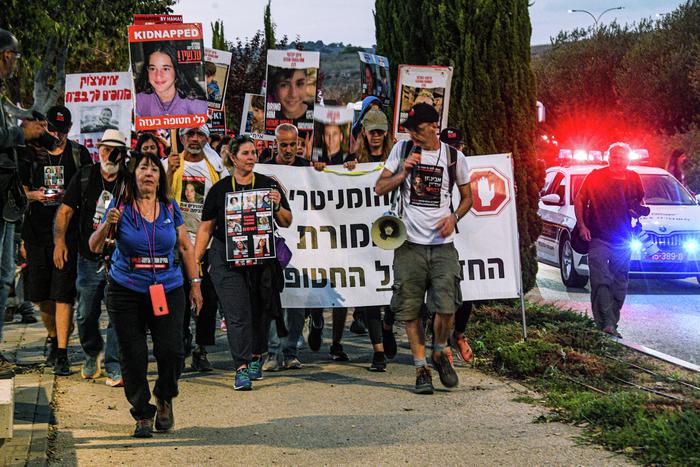 Израиль назвал 300 палестинцев, которых освободит по соглашению с ХАМАС