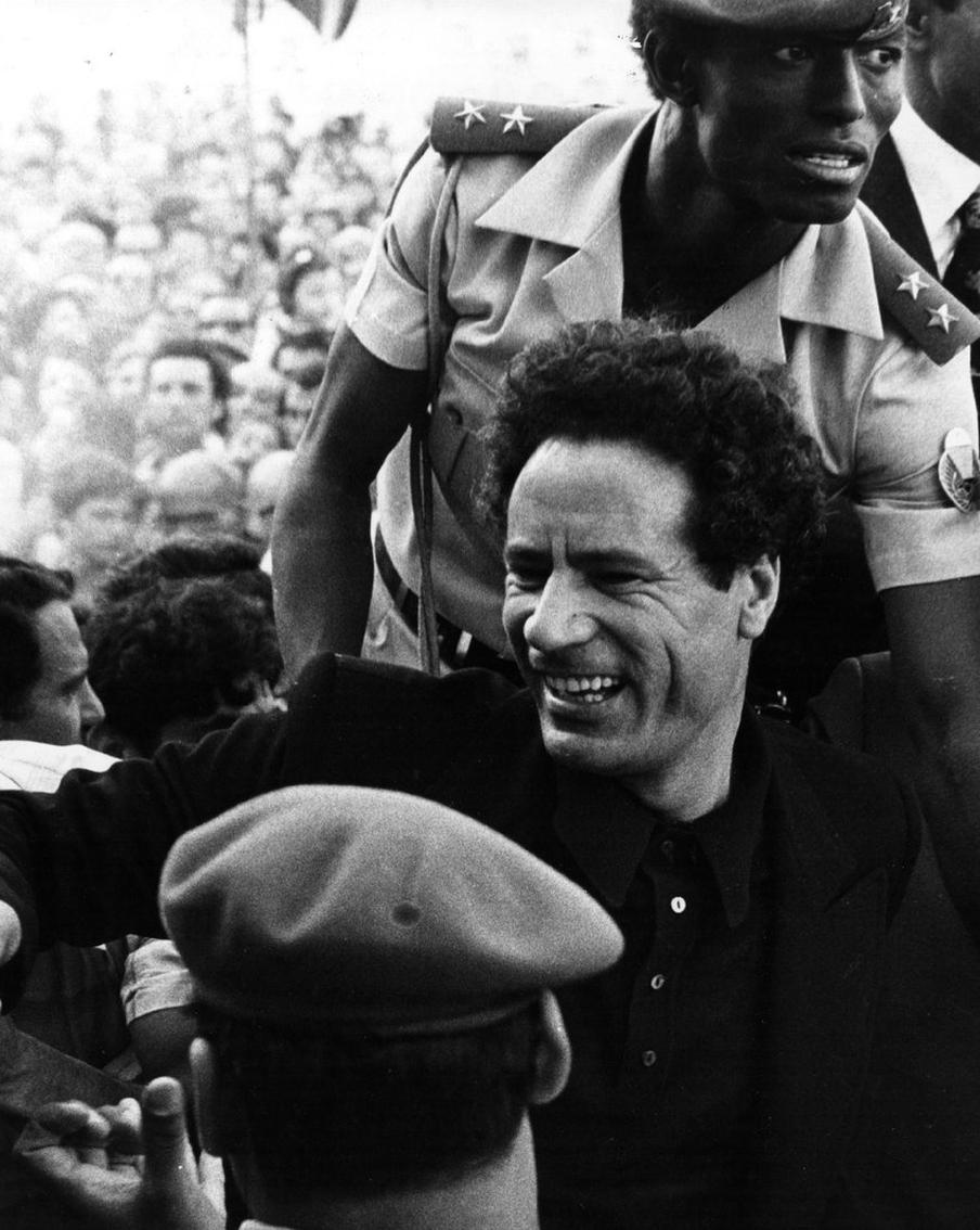 При Каддафи ливийцам выплачивали по 7000 долларов, однако повстанцы при помощи НАТО уничтожили полковника