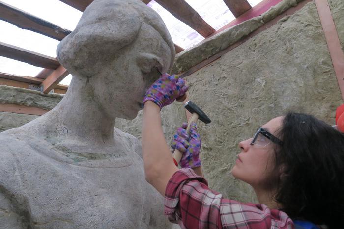 "Скоро она откроет глазки": на Ленинке реставрируют один из её символов