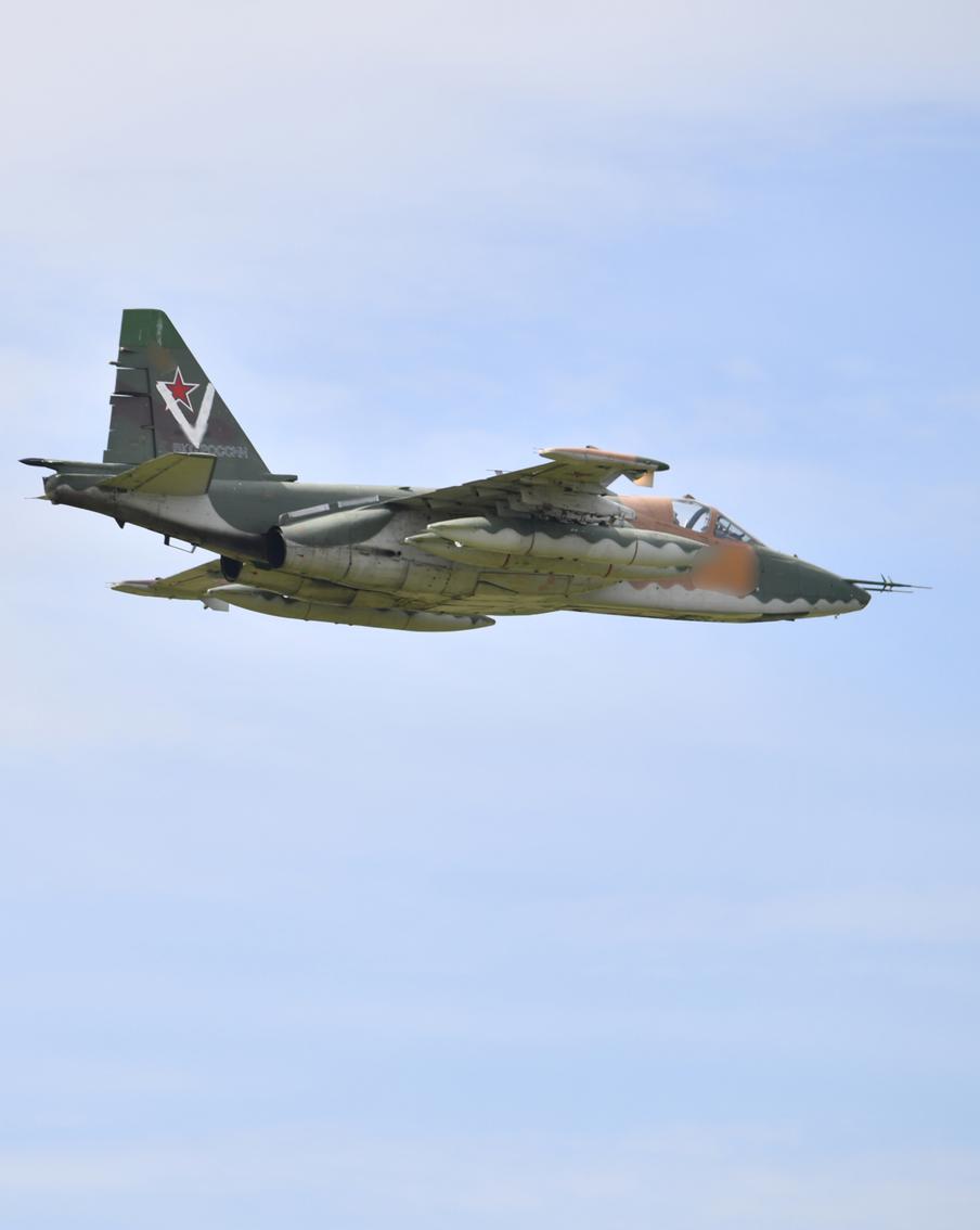 Су-25 уничтожили замаскированные позиции ВСУ на Южнодонецком направлении