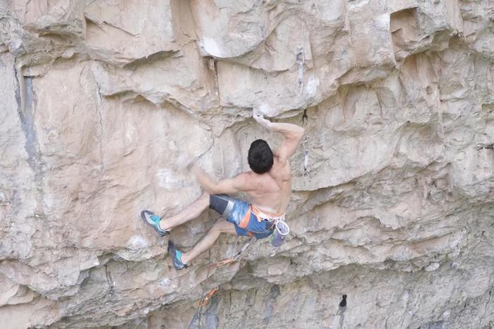 Американский скалолаз Джон Кардвелл открыл маршрут "Wind up Bird" категории 9a+/b