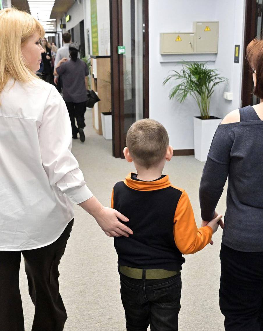 Дети участников СВО получают поддержку московских властей