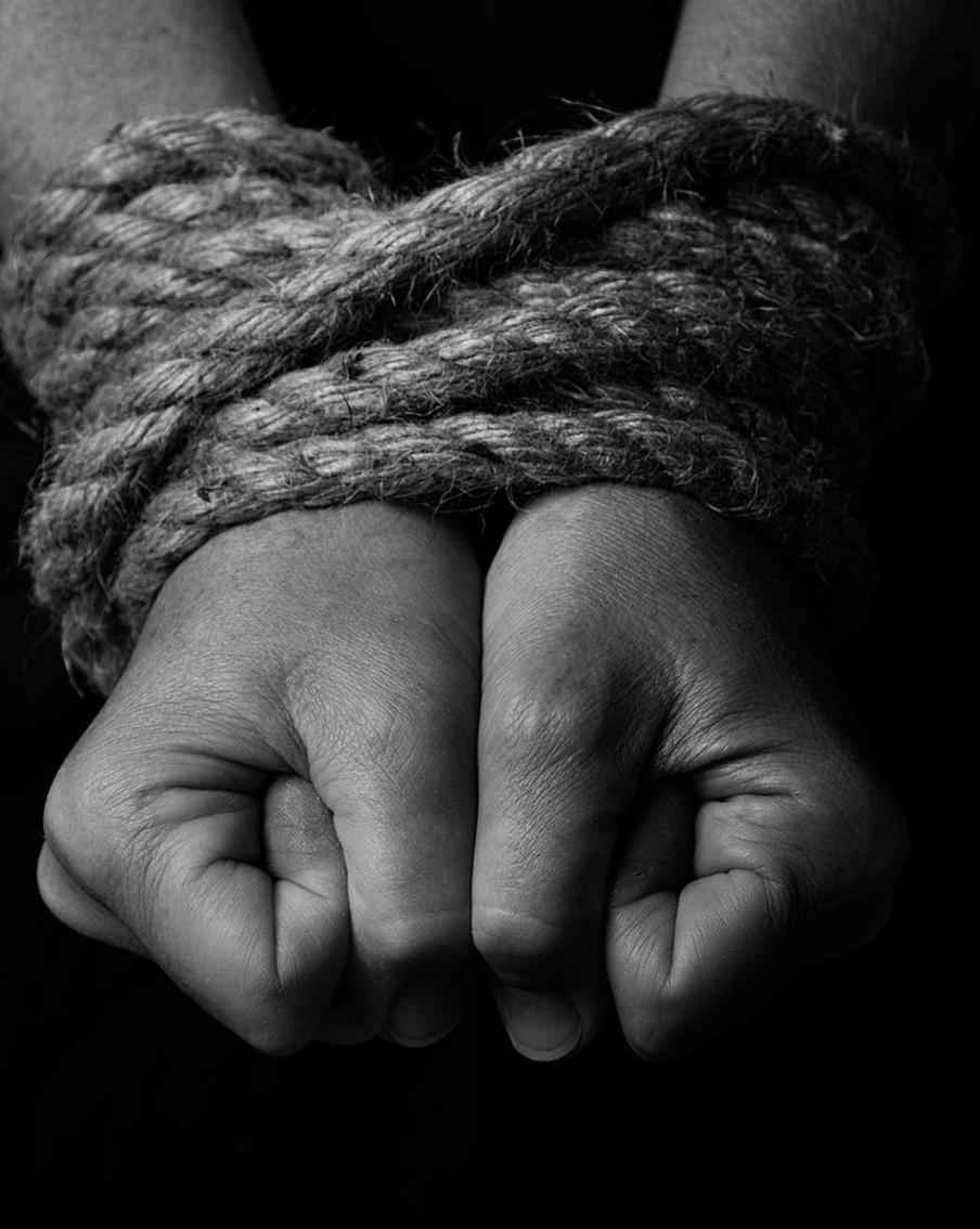 Где прячется преступница, пристегнувшая мать к батарее: юрист предположил, где нужно искать подозреваемую