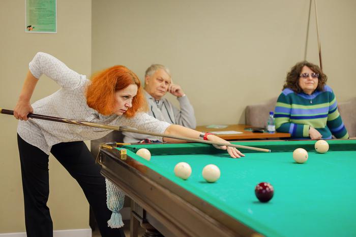 Женщина украшает бильярд и побеждает мужчин: как 56-летняя москвичка сломала стереотипы