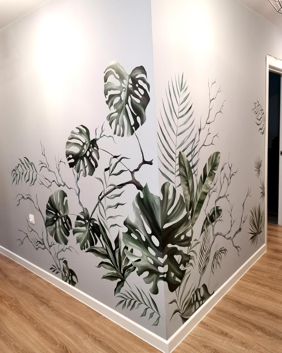 Пример стильной настенной росписи в коридоре.