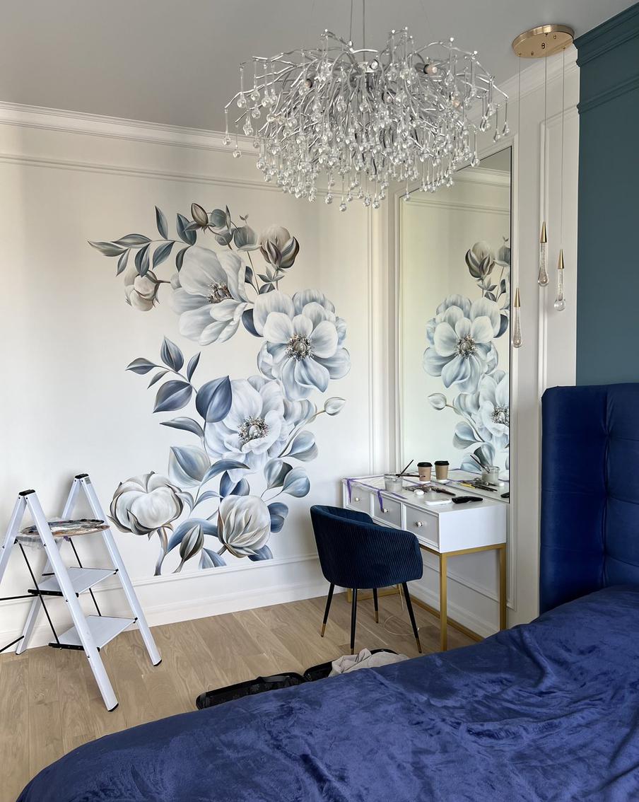 Пример настенной росписи у туалетного столика.