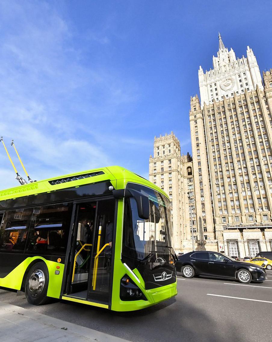 Московские электробусы и трамваи идут по новым маршрутам