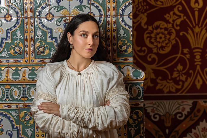 Как старинная печка и яблоневый сад оказались на ушах и пальцах