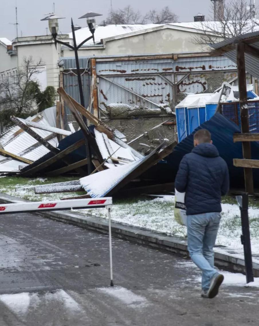 В Крыму из-за непогоды объявили режим ЧС