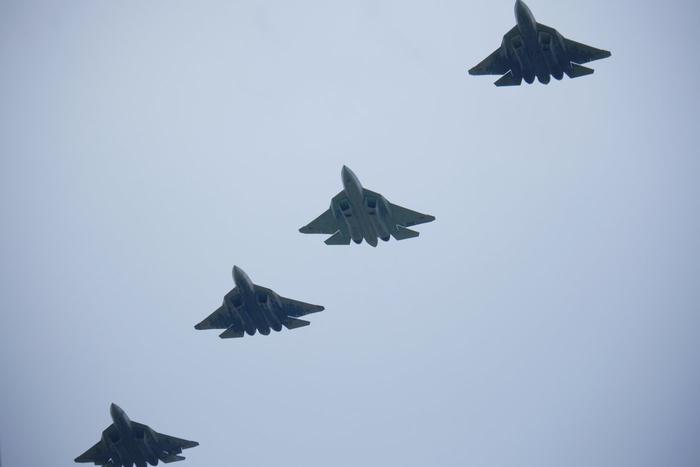 Для Су-57 создали мини-беспилотники, сообщил источник