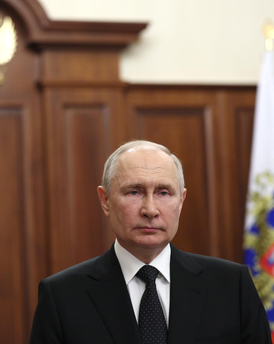 Путин подписал закон о повышении МРОТ