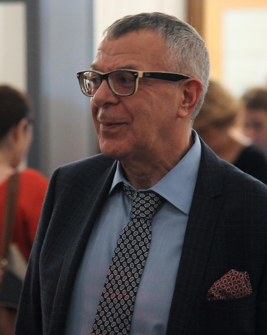 Стало известно, что Ургант тайно женился в третий раз