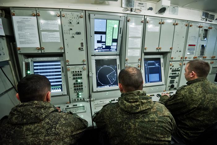 Системы ПВО сбили шесть украинских дронов и два снаряда HIMARS