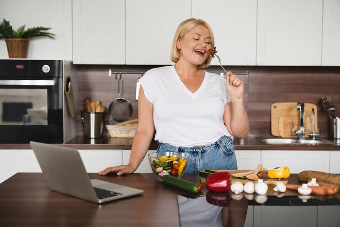 Кулинарные блогеры в этом месяце учили подписчиков готовить максимально простые блюда