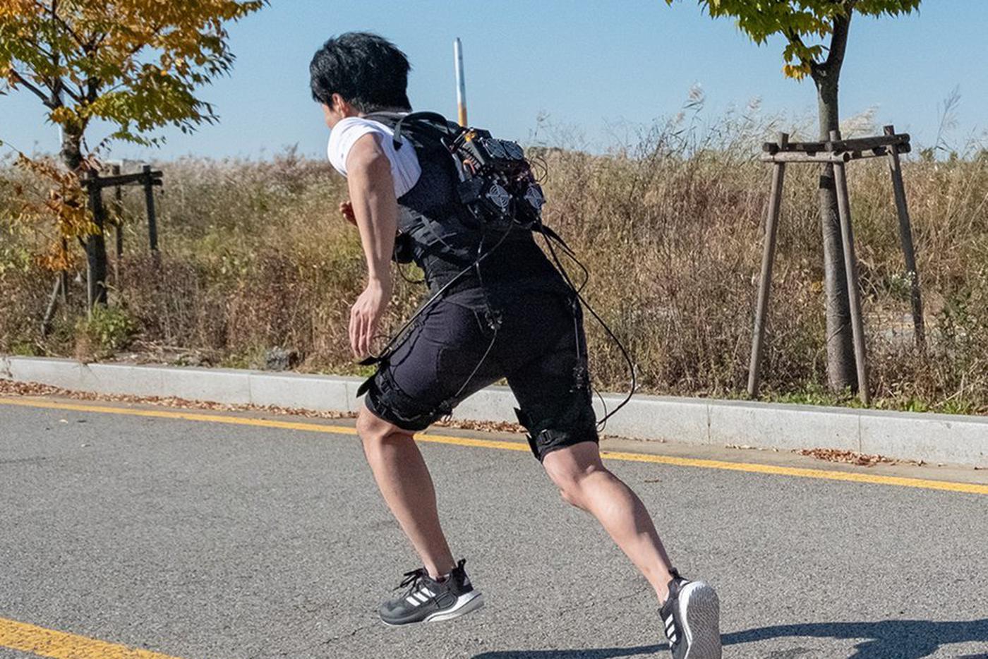 Новый экзоскелет поможет поддерживать разгибание тазобедренного сустава спортсмена