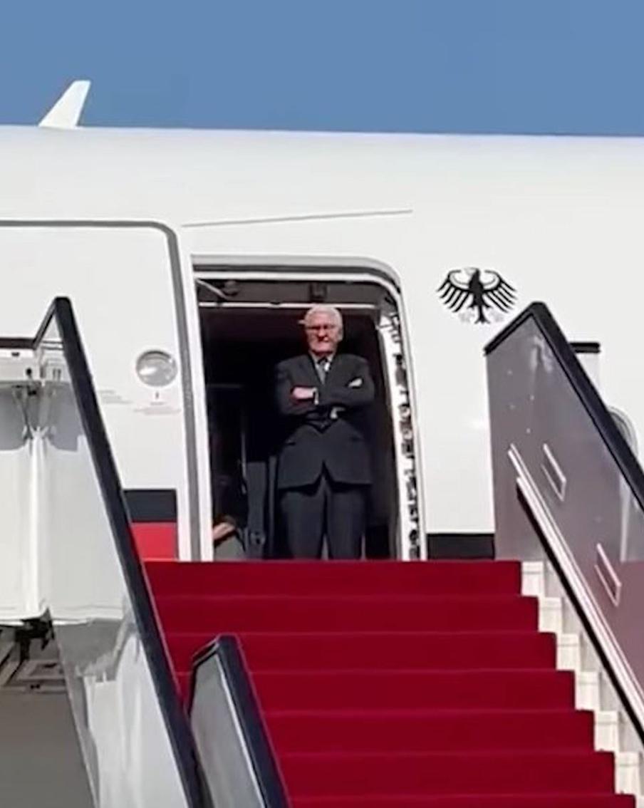 Президент Германии полчаса ждал в самолёте, пока его встретят