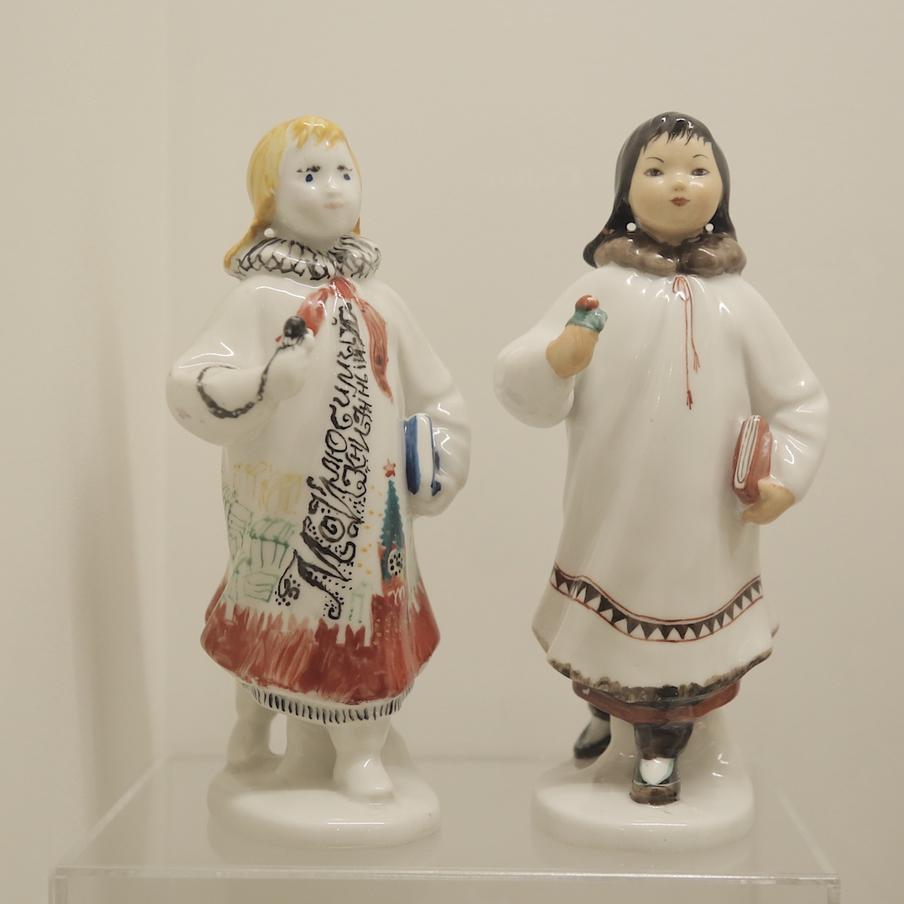 Фигурка отражают национальный колорит разных народностей.