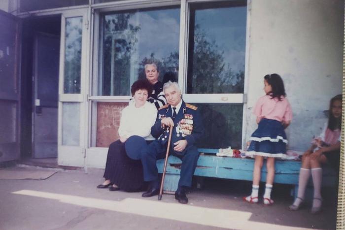 Скамейка вернулась к подъезду спустя три десятилетия