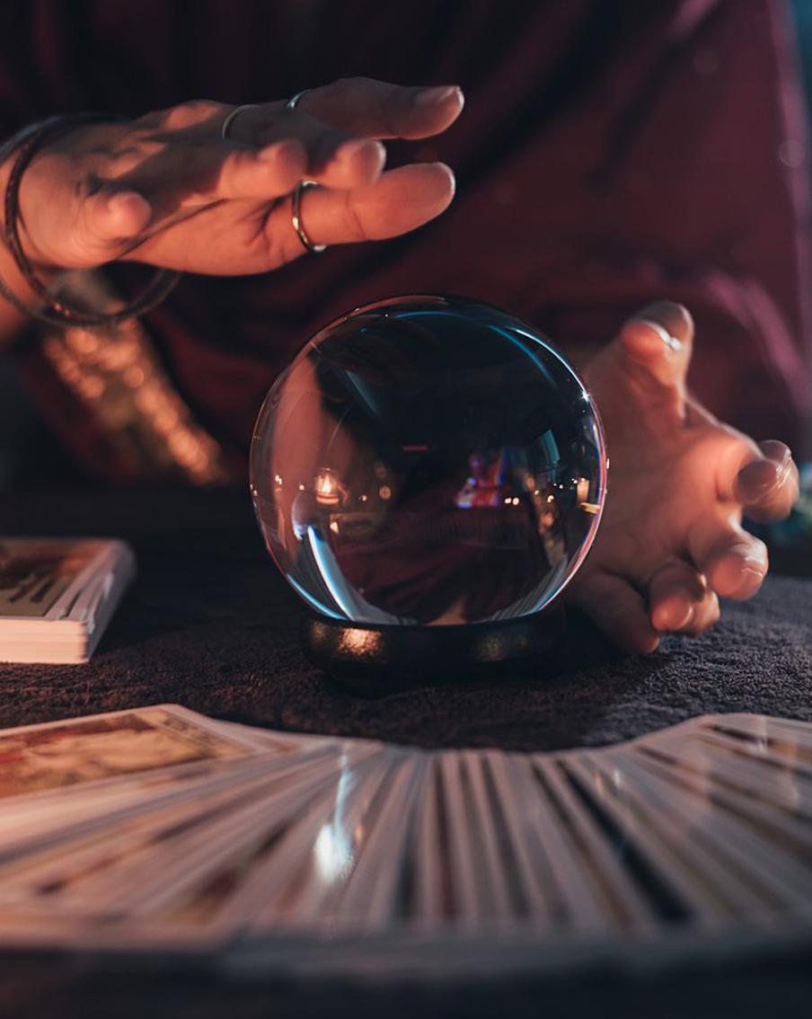 Колдунья над златом чахнет: как омичка лишилась 6 кг золота и денег