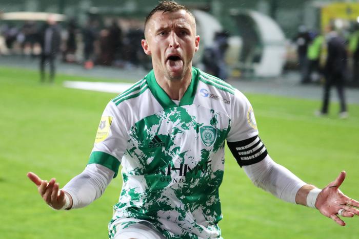 Полузащитник "Ахмата" Бериша спровоцировал тренера "Спартака" Абаскаля своим подкатом