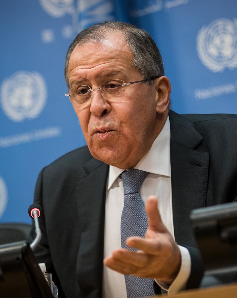 Захарова объяснила просьбу Лаврова оставить его в покое