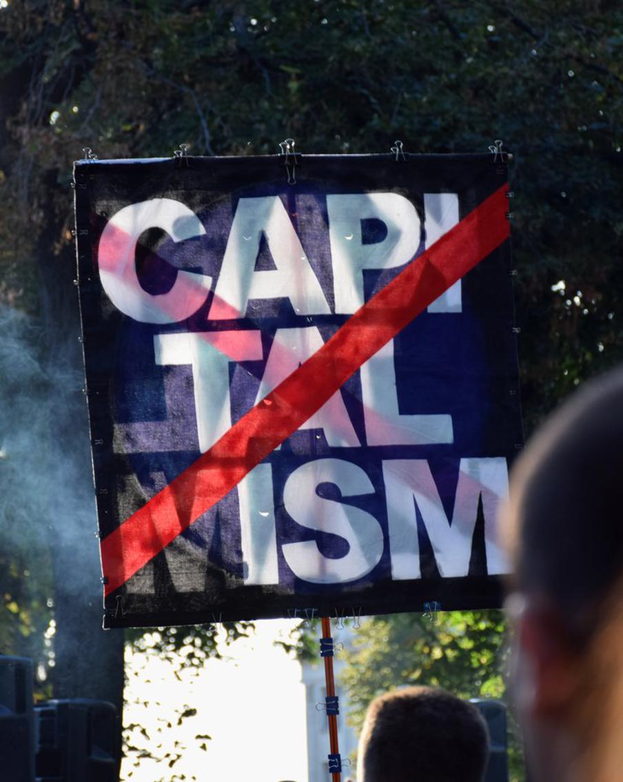 Датский банк предсказал скорый конец капитализма. Когда же он наступит по мнению европейцев?