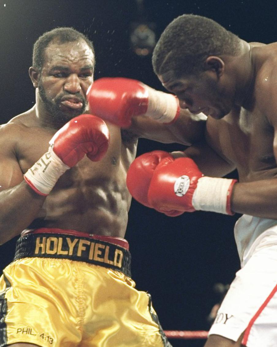 30 лет назад парапланерист вмешался в чемпионский бой Боу – Холифилд