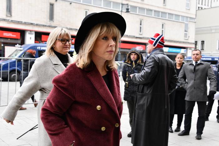 Алле Пугачёвой стало плохо во время шопинга на Кипре. Что случилось с примадонной?