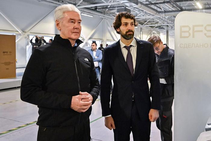 Собянин посетил площадку по производству банковского оборудования московской разработки