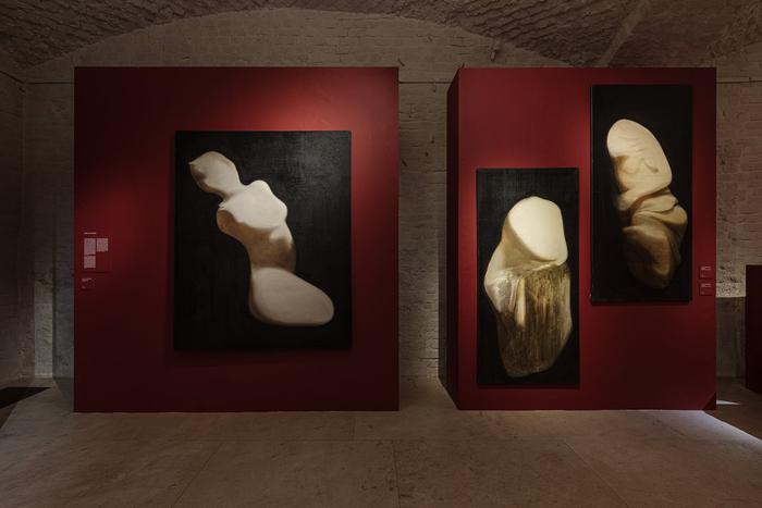 На новой выставке от Музея AZ показывают "Живые скульптуры"