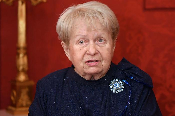 Директор фонда Пахмутовой опроверг наличие COVID-19 у композитора