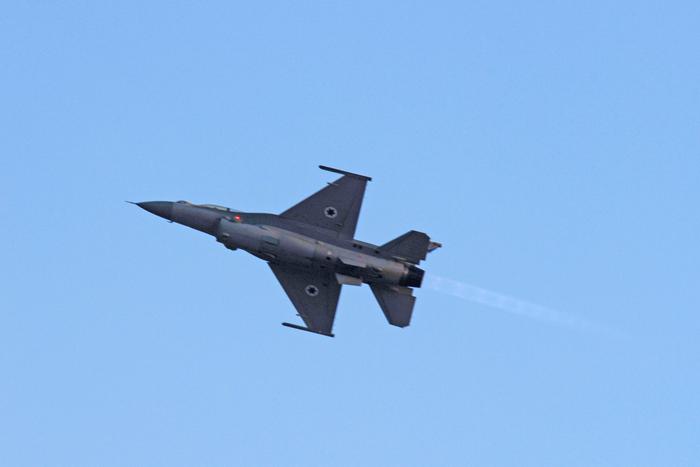 Израиль заявил об ударах по местам пуска ракет в секторе Газа